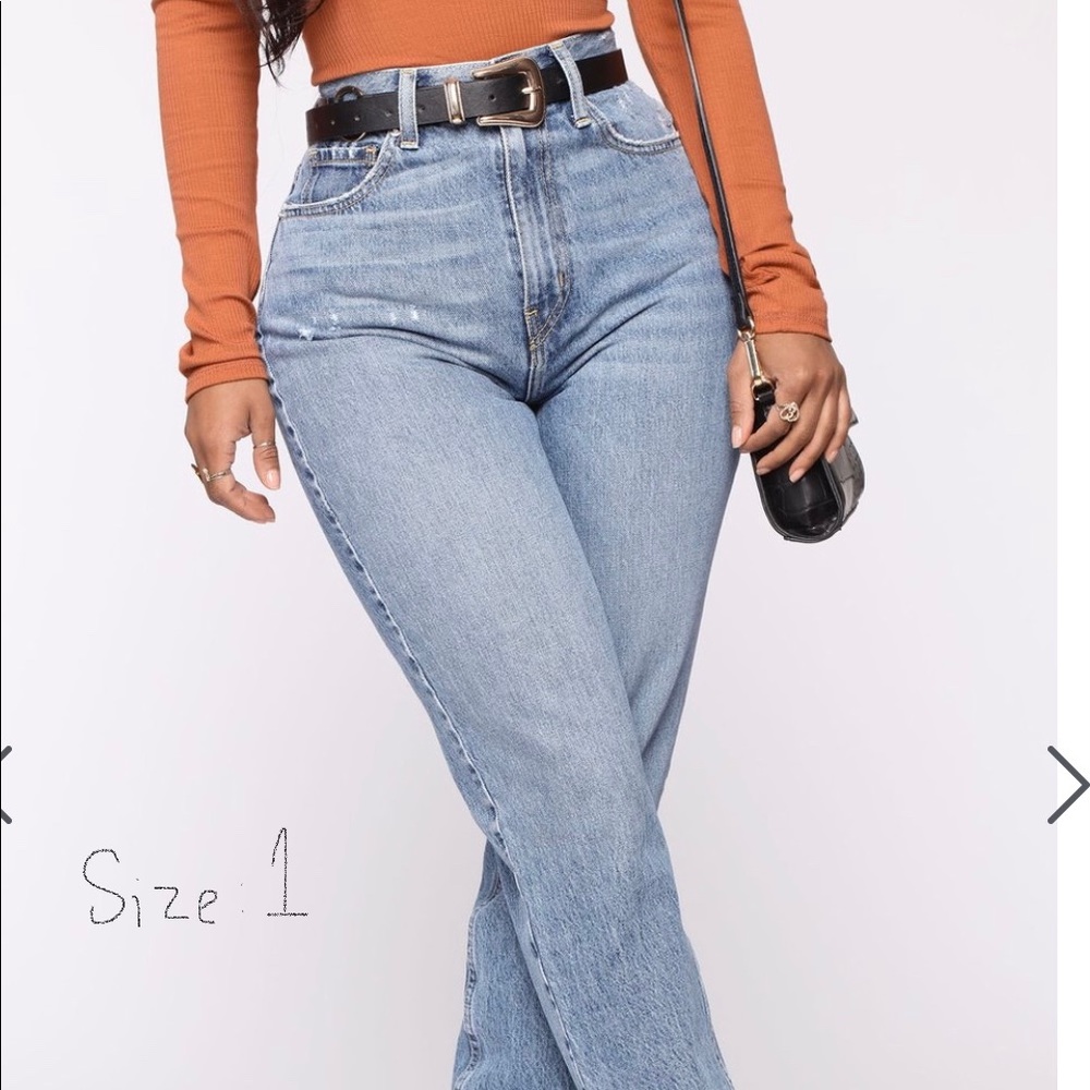 High waisted mom jeans 🍑